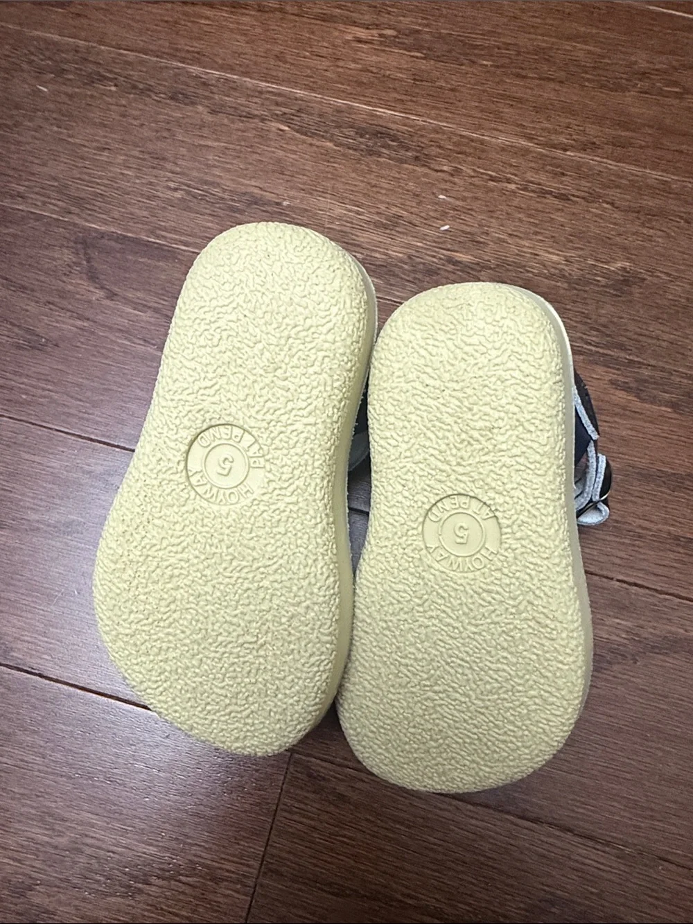 Saltwater Sun-San Sea Wee sandals- like new- toddler 5